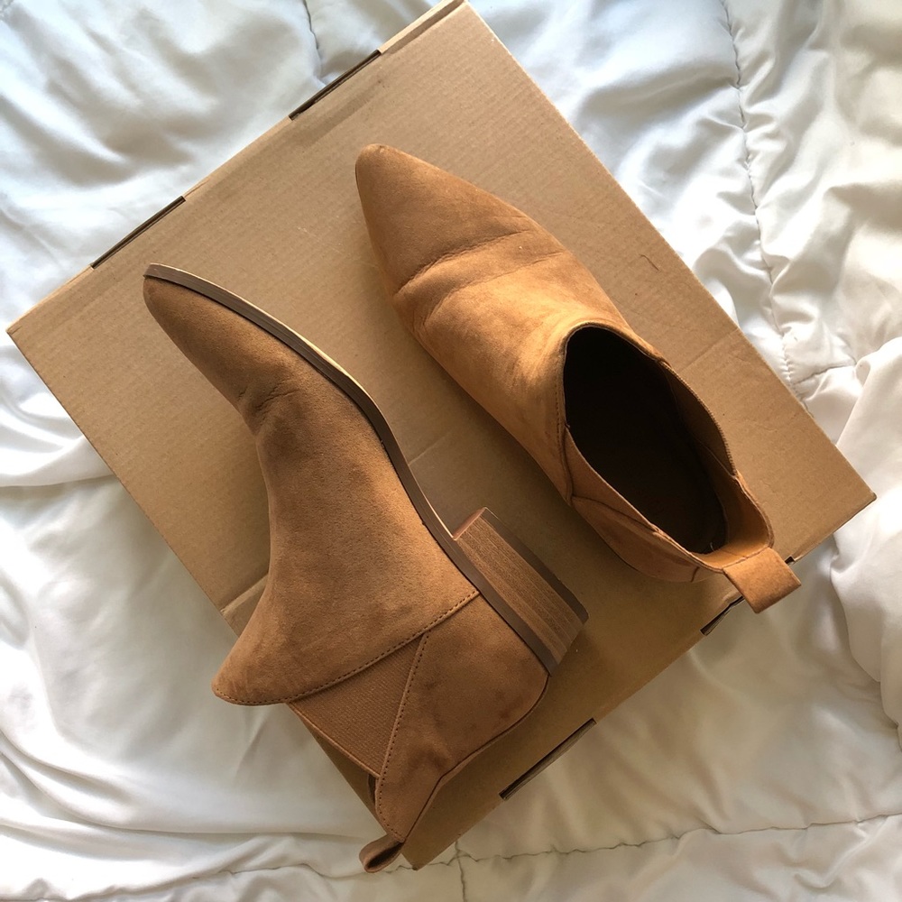 F21 Pointed Ankle Boots (6.5)